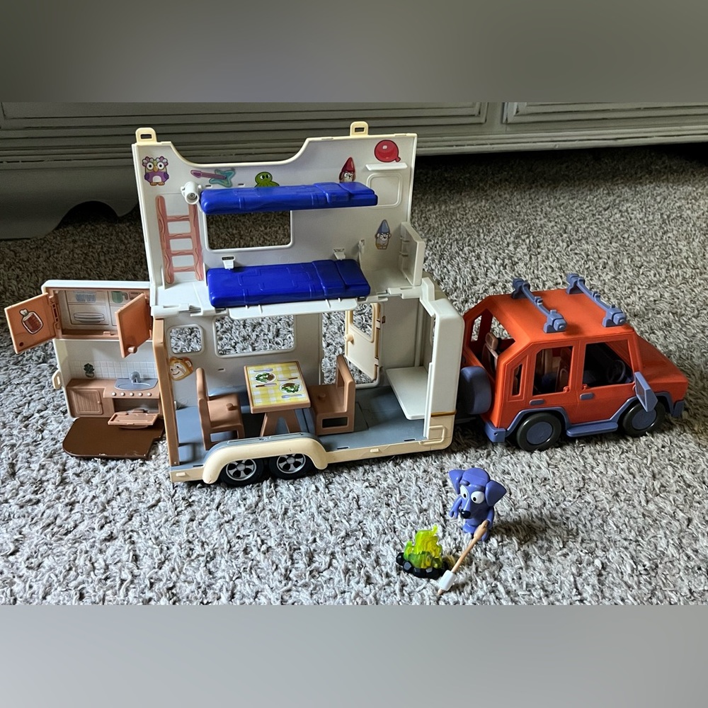 Bluey Camper Toy with bonus Family Car